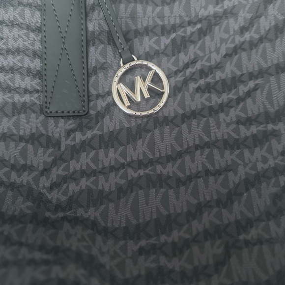 Michael Kors Large Logo Camo Print Tote Olive - Picture 6 of 12